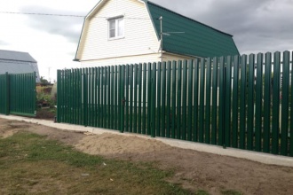 Забор из евроштакетника на ленточном фундаменте 70 метров фото в Воровском